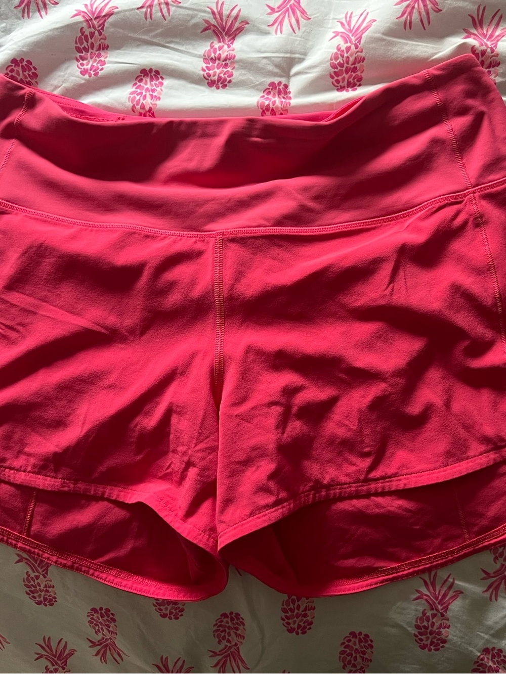 EUC women’s 8 Lululemon Speed up Shorts